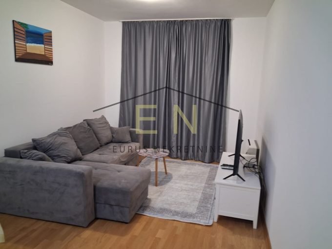 Izdaje se na duže – Dvosoban 59m2, Becici – Budva